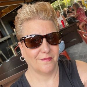 Meet your Posher, Laura